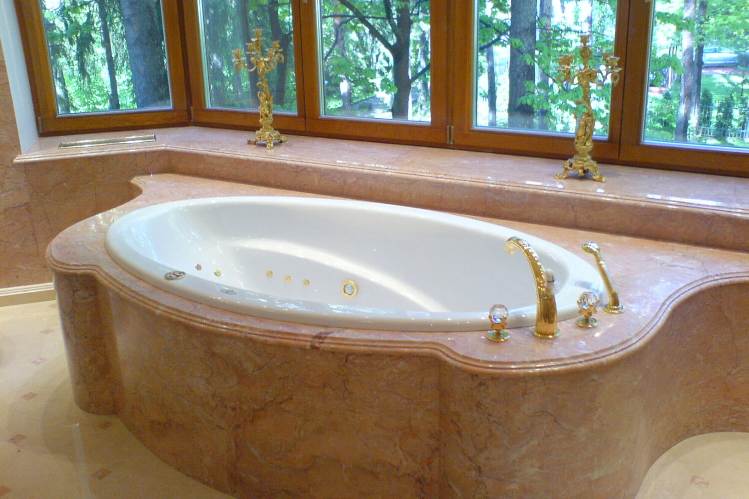Оформление ванной из искусственного камня